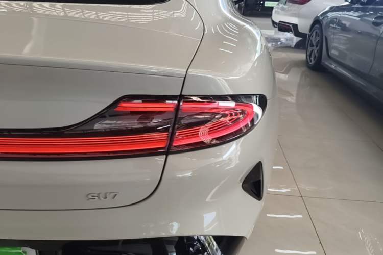 Used Xiaomi Auto SU7 2024 Rear-Drive Long-Range Intelligent Driving Version Exterior 3