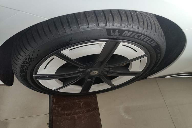 Used Xiaomi Auto SU7 2024 Four-Wheel Drive Ultra-Long Range Advanced Intelligent Driving Max Edition Exterior 4