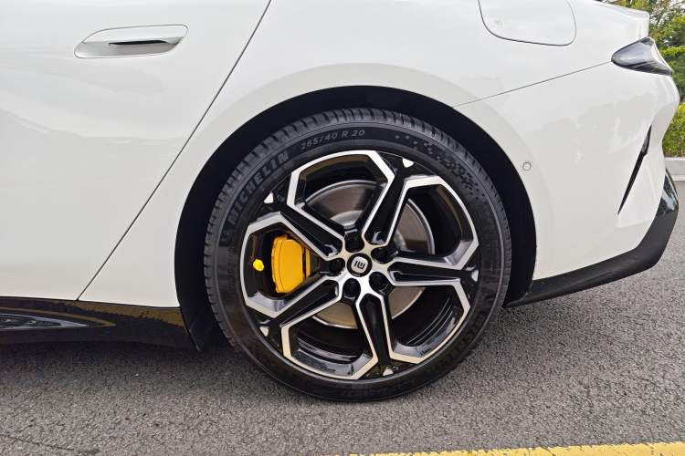 Used Xiaomi Auto SU7 2024 Four-Wheel Drive Ultra-Long Range Advanced Intelligent Driving Max Edition Exterior 4