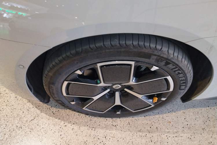 Used Xiaomi Auto SU7 2024 Rear-Drive Long-Range Intelligent Driving Version Exterior 4