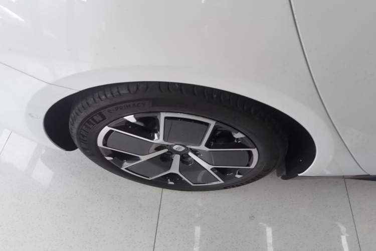Used Xiaomi Auto SU7 2024 Rear-Drive Long-Range Intelligent Driving Version Exterior 5