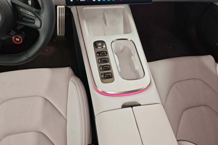 Used Xiaomi Auto SU7 2024 Four-Wheel Drive Ultra-Long Range Advanced Intelligent Driving Max Edition Gear Lever