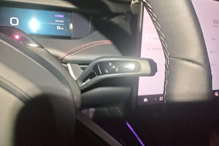 Used Xiaomi Auto SU7 2024 Four-Wheel Drive Ultra-Long Range Advanced Intelligent Driving Max Edition Gear Lever