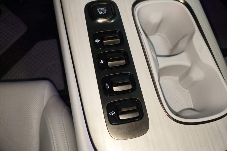 Used Xiaomi Auto SU7 2024 Four-Wheel Drive Ultra-Long Range Advanced Intelligent Driving Max Edition Gear Lever