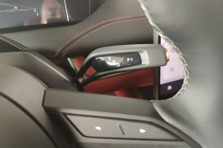 Used Xiaomi Auto SU7 2024 Four-Wheel Drive Ultra-Long Range Advanced Intelligent Driving Max Edition Gear Lever