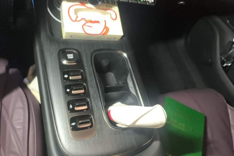 Used Xiaomi Auto SU7 2024 Four-Wheel Drive Ultra-Long Range Advanced Intelligent Driving Max Edition Gear Lever