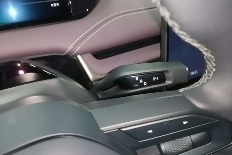 Used Xiaomi Auto SU7 2024 Rear-Drive Long-Range Intelligent Driving Version Gear Lever