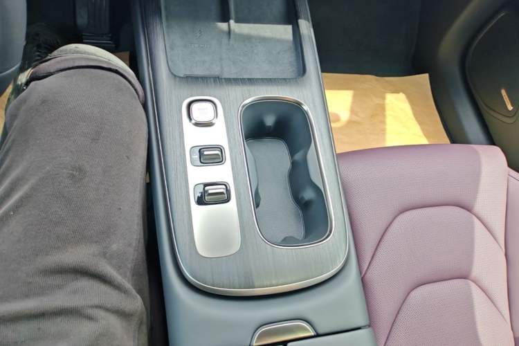 Used Xiaomi Auto SU7 2024 Rear-Drive Ultra-Long Range Advanced Pro-Level Intelligent Driving Version Gear Lever