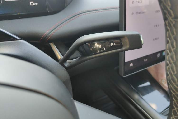 Used Xiaomi Auto SU7 2024 Four-Wheel Drive Ultra-Long Range Advanced Intelligent Driving Max Edition Gear Lever