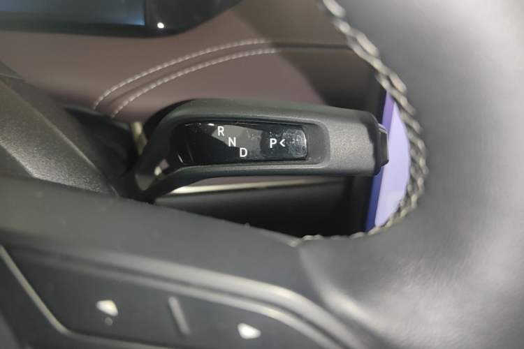 Used Xiaomi Auto SU7 2024 Rear-Drive Ultra-Long Range Advanced Pro-Level Intelligent Driving Version Gear Lever
