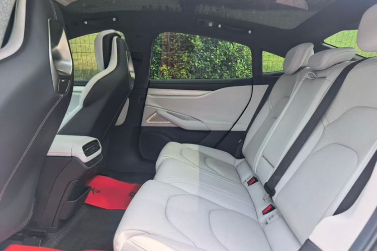 Used Xiaomi Auto SU7 2024 Rear-Drive Ultra-Long Range Advanced Pro-Level Intelligent Driving Version Interior 1