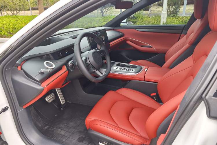 Used Xiaomi Auto SU7 2024 Four-Wheel Drive Ultra-Long Range Advanced Intelligent Driving Max Edition Interior 1