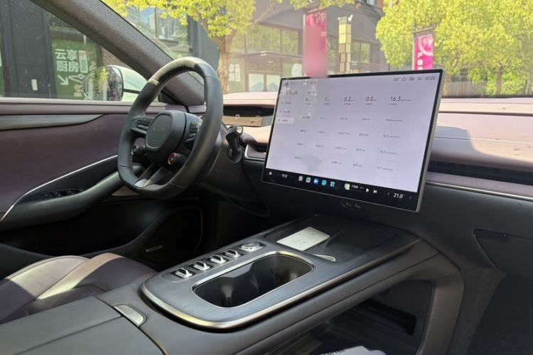 Used Xiaomi Auto SU7 2024 Rear-Drive Ultra-Long Range Advanced Pro-Level Intelligent Driving Version Interior 1