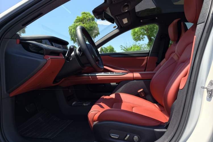 Used Xiaomi Auto SU7 2024 Rear-Drive Long-Range Intelligent Driving Version Interior 2