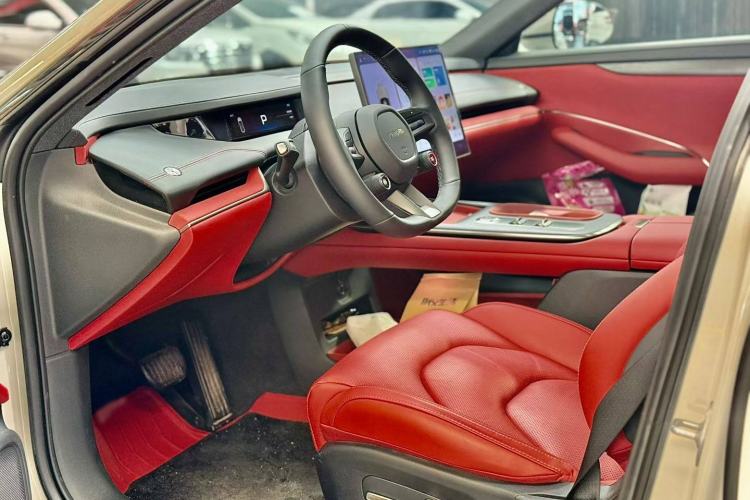 Used Xiaomi Auto SU7 2024 Rear-Drive Ultra-Long Range Advanced Pro-Level Intelligent Driving Version Interior 2