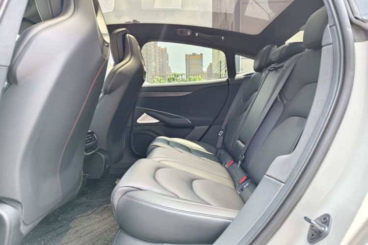 Used Xiaomi Auto SU7 2024 Four-Wheel Drive Ultra-Long Range Advanced Intelligent Driving Max Edition Interior 2