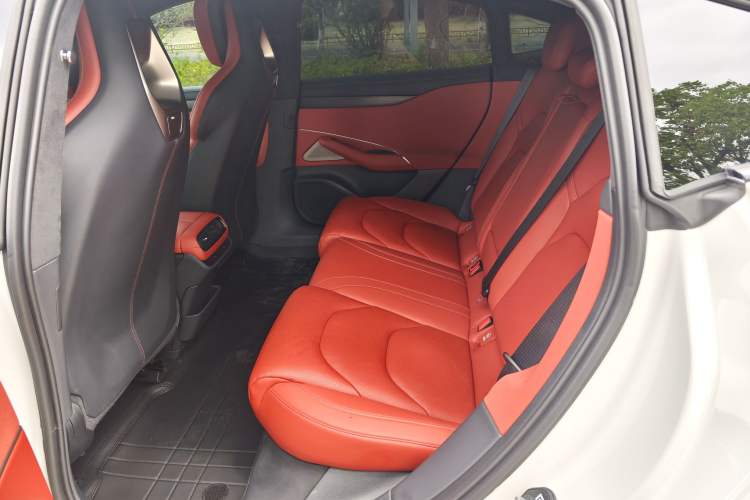 Used Xiaomi Auto SU7 2024 Four-Wheel Drive Ultra-Long Range Advanced Intelligent Driving Max Edition Interior 2