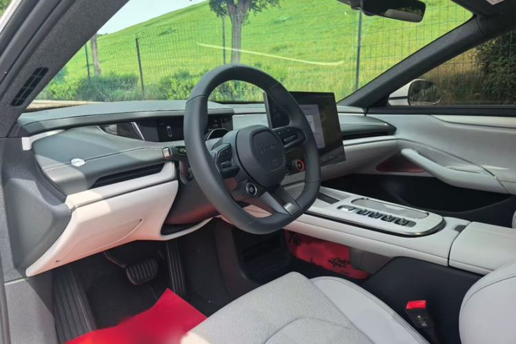 Used Xiaomi Auto SU7 2024 Rear-Drive Ultra-Long Range Advanced Pro-Level Intelligent Driving Version Interior 3