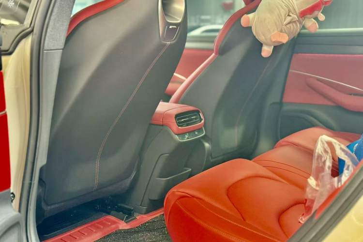 Used Xiaomi Auto SU7 2024 Rear-Drive Ultra-Long Range Advanced Pro-Level Intelligent Driving Version Interior 3