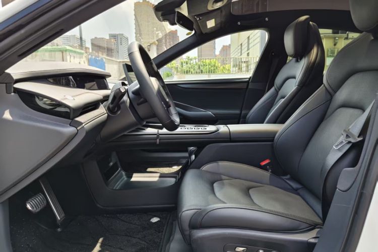 Used Xiaomi Auto SU7 2024 Four-Wheel Drive Ultra-Long Range Advanced Intelligent Driving Max Edition Interior 3