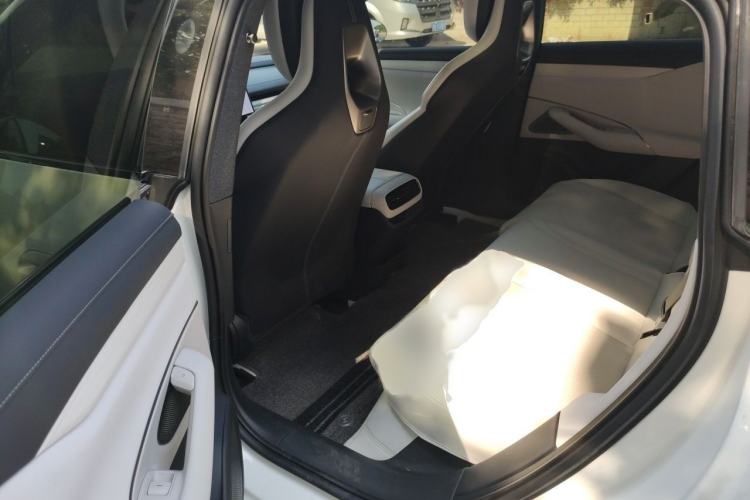 Used Xiaomi Auto SU7 2024 Rear-Drive Long-Range Intelligent Driving Version Interior 4