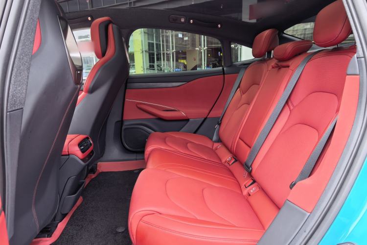 Used Xiaomi Auto SU7 2024 Rear-Drive Long-Range Intelligent Driving Version Interior 6