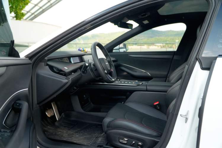 Used Xiaomi Auto SU7 2024 Four-Wheel Drive Ultra-Long Range Advanced Intelligent Driving Max Edition Interior 8