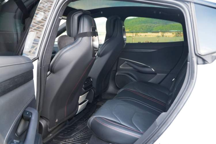 Used Xiaomi Auto SU7 2024 Four-Wheel Drive Ultra-Long Range Advanced Intelligent Driving Max Edition Interior 9