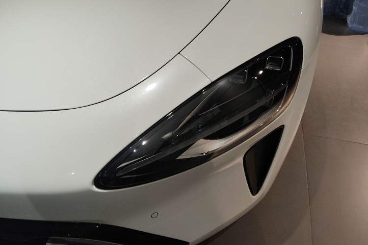 Used Xiaomi Auto SU7 2024 Rear-Drive Ultra-Long Range Advanced Pro-Level Intelligent Driving Version Left Front Headlight