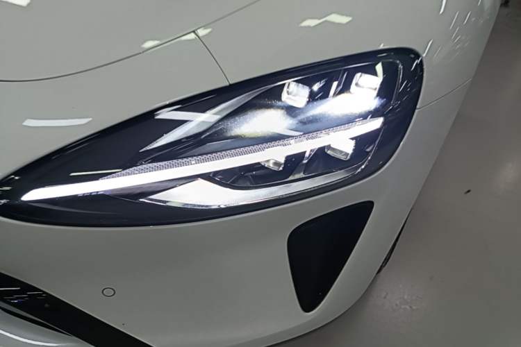 Used Xiaomi Auto SU7 2024 Rear-Drive Ultra-Long Range Advanced Pro-Level Intelligent Driving Version Left Front Headlight