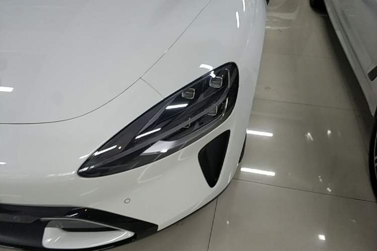 Used Xiaomi Auto SU7 2024 Four-Wheel Drive Ultra-Long Range Advanced Intelligent Driving Max Edition Left Front Headlight