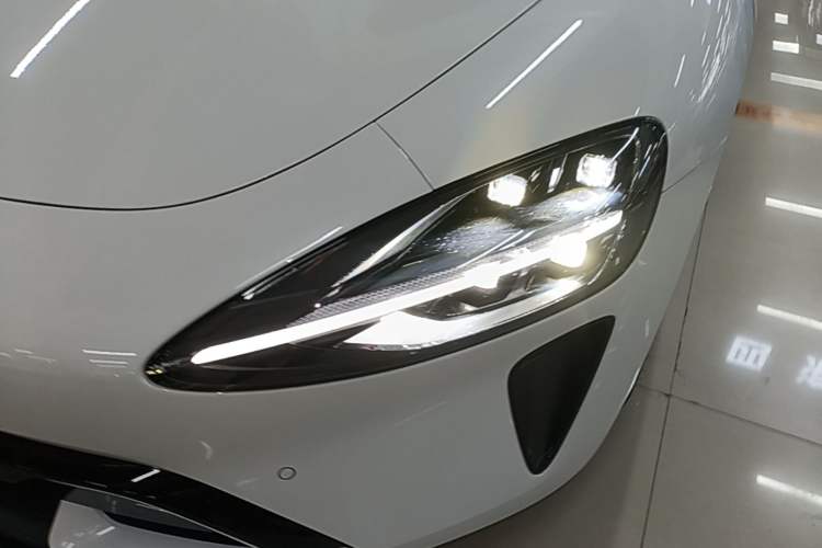 Used Xiaomi Auto SU7 2024 Rear-Drive Long-Range Intelligent Driving Version Left Front Headlight