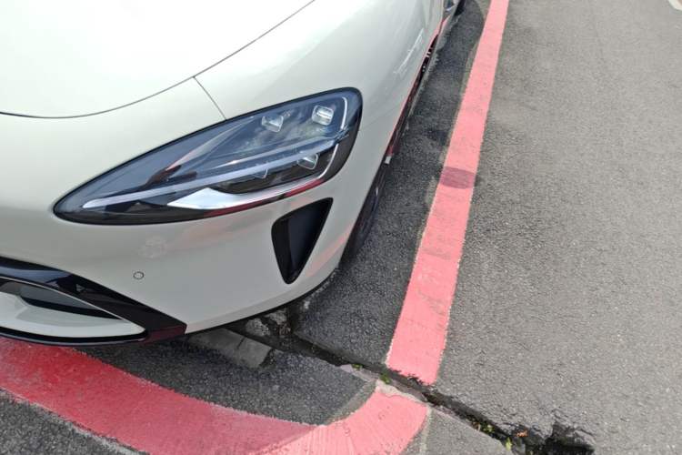 Used Xiaomi Auto SU7 2024 Rear-Drive Ultra-Long Range Advanced Pro-Level Intelligent Driving Version Left Front Headlight