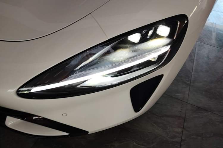 Used Xiaomi Auto SU7 2024 Four-Wheel Drive Ultra-Long Range Advanced Intelligent Driving Max Edition Left Front Headlight