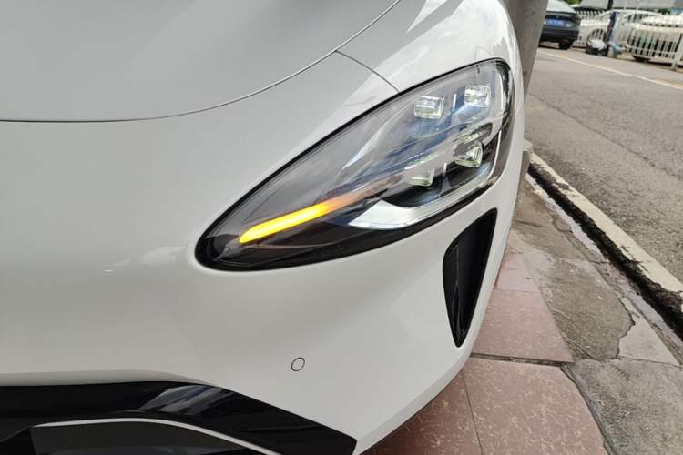 Used Xiaomi Auto SU7 2024 Four-Wheel Drive Ultra-Long Range Advanced Intelligent Driving Max Edition Left Front Headlight