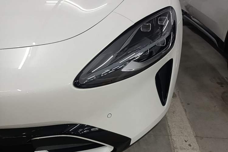 Used Xiaomi Auto SU7 2024 Rear-Drive Ultra-Long Range Advanced Pro-Level Intelligent Driving Version Left Front Headlight