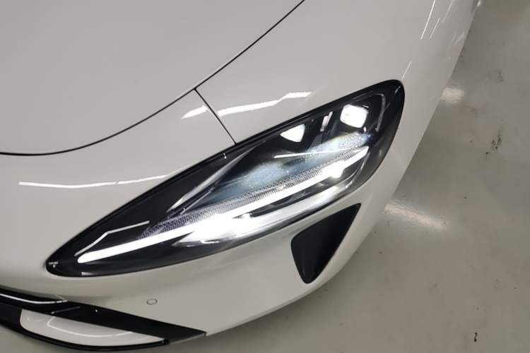 Used Xiaomi Auto SU7 2024 Four-Wheel Drive Ultra-Long Range Advanced Intelligent Driving Max Edition Left Front Headlight