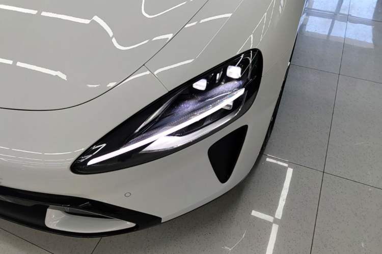 Used Xiaomi Auto SU7 2024 Four-Wheel Drive Ultra-Long Range Advanced Intelligent Driving Max Edition Left Front Headlight
