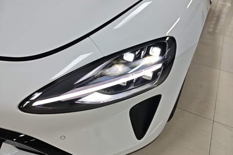 Used Xiaomi Auto SU7 2024 Four-Wheel Drive Ultra-Long Range Advanced Intelligent Driving Max Edition Left Front Headlight