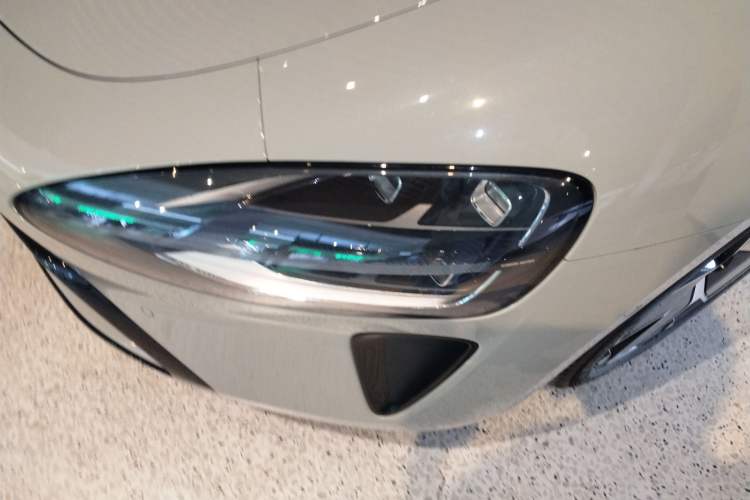 Used Xiaomi Auto SU7 2024 Rear-Drive Long-Range Intelligent Driving Version Left Front Headlight