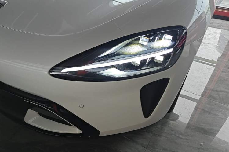 Used Xiaomi Auto SU7 2024 Rear-Drive Long-Range Intelligent Driving Version Left Front Headlight
