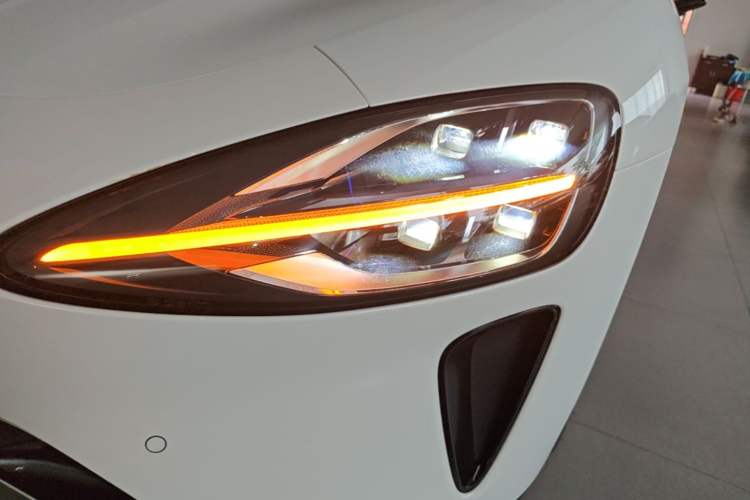 Used Xiaomi Auto SU7 2024 Rear-Drive Long-Range Intelligent Driving Version Left Front Headlight
