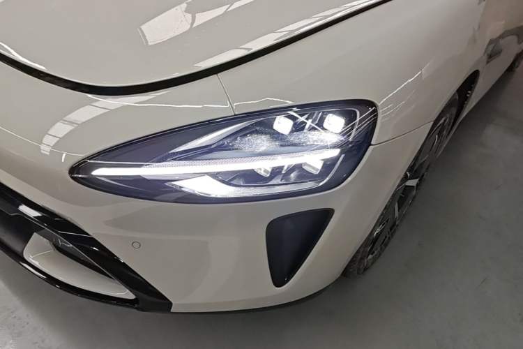 Used Xiaomi Auto SU7 2024 Rear-Drive Long-Range Intelligent Driving Version Left Front Headlight