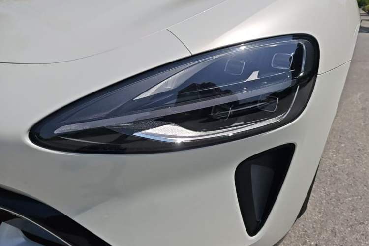 Used Xiaomi Auto SU7 2024 Four-Wheel Drive Ultra-Long Range Advanced Intelligent Driving Max Edition Left Front Headlight