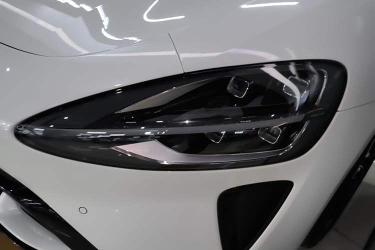 Used Xiaomi Auto SU7 2024 Rear-Drive Long-Range Intelligent Driving Version Left Front Headlight