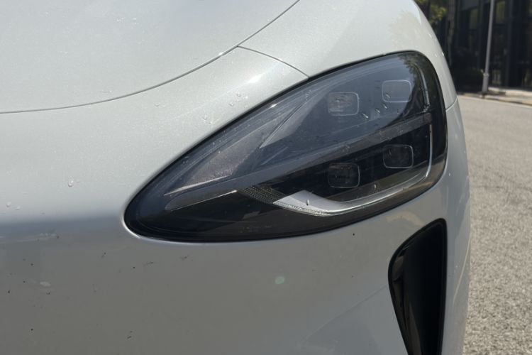 Used Xiaomi Auto SU7 2024 Rear-Drive Ultra-Long Range Advanced Pro-Level Intelligent Driving Version Left Front Headlight