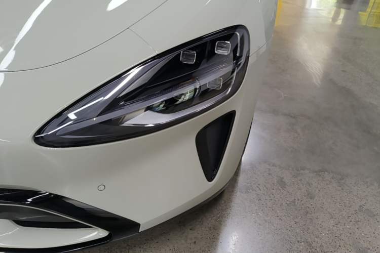 Used Xiaomi Auto SU7 2024 Four-Wheel Drive Ultra-Long Range Advanced Intelligent Driving Max Edition Left Front Headlight