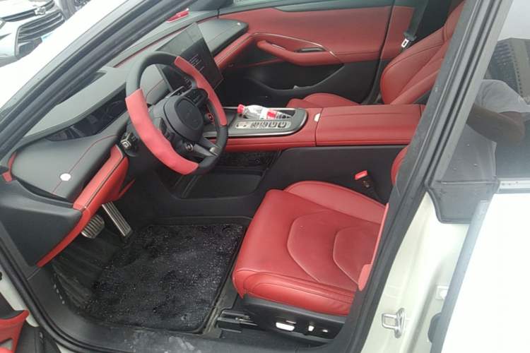Used Xiaomi Auto SU7 2024 Four-Wheel Drive Ultra-Long Range Advanced Intelligent Driving Max Edition Left Front Seat