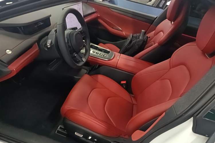 Used Xiaomi Auto SU7 2024 Rear-Drive Ultra-Long Range Advanced Pro-Level Intelligent Driving Version Left Front Seat