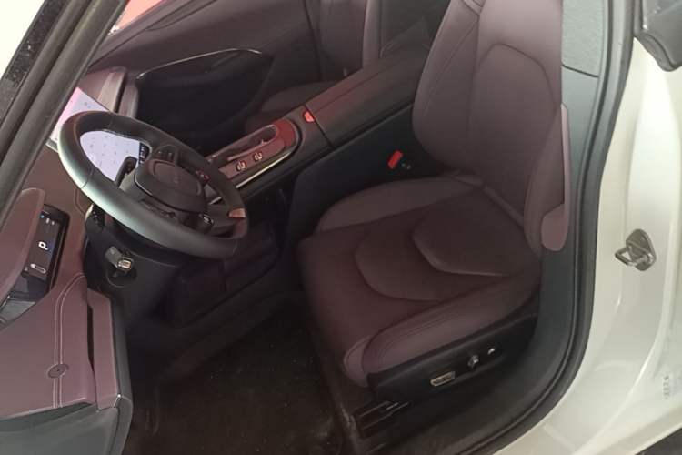 Used Xiaomi Auto SU7 2024 Rear-Drive Long-Range Intelligent Driving Version Left Front Seat